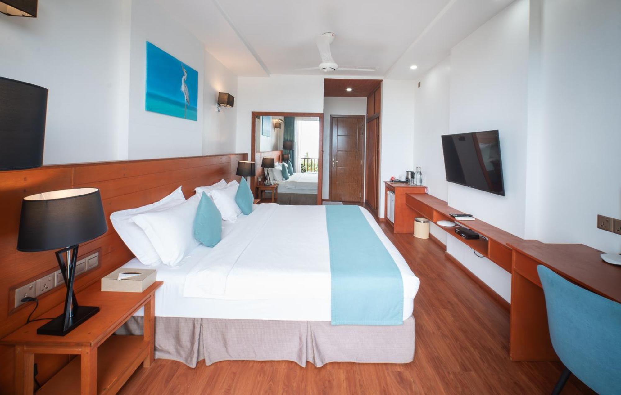 Araamu Hotels Maldives At Dhiffushi Exterior foto